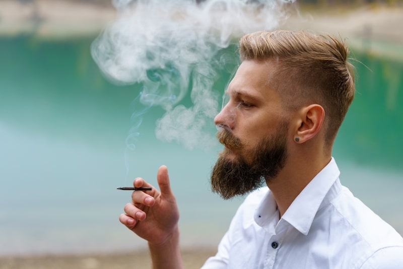 combate ao fumo homem fumando
