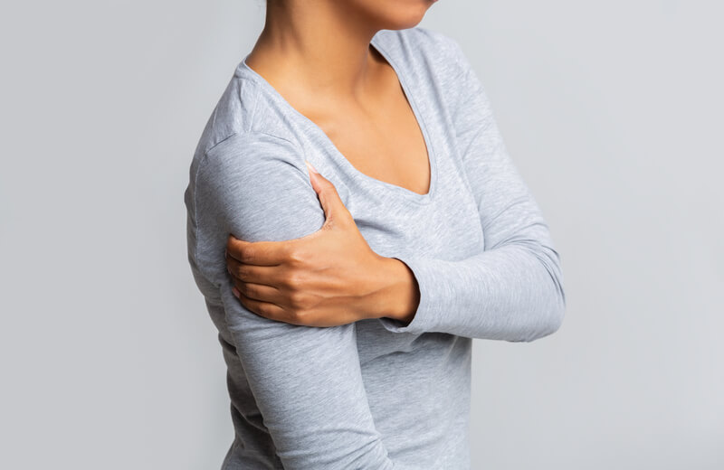 espasmos musculares dor no braco