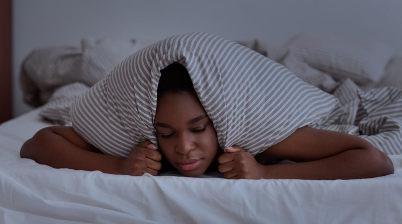 paralisia do sono mulher em panico