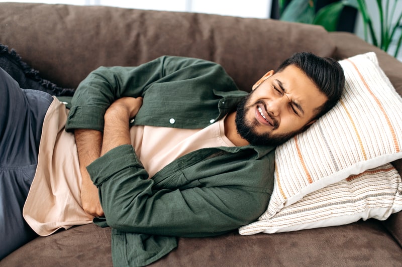 doença de chron homem com dor