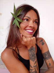 Anita Krepp é a anfitriã do Cannabis Hoje Pod