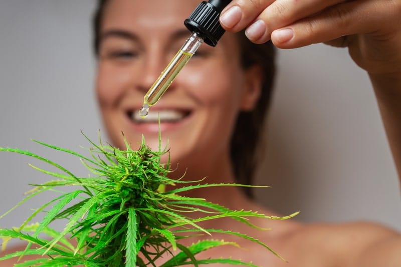 medicamento a base de canabidiol mulher 
