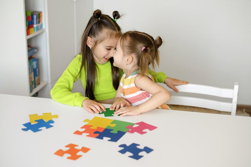 sintomas de autismo meninas