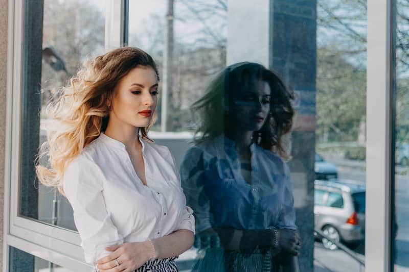 tratamento para transtorno de personalidade mulher solitaria