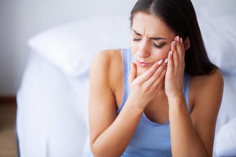 remedio para dor de dente mulher sentido dor no dente