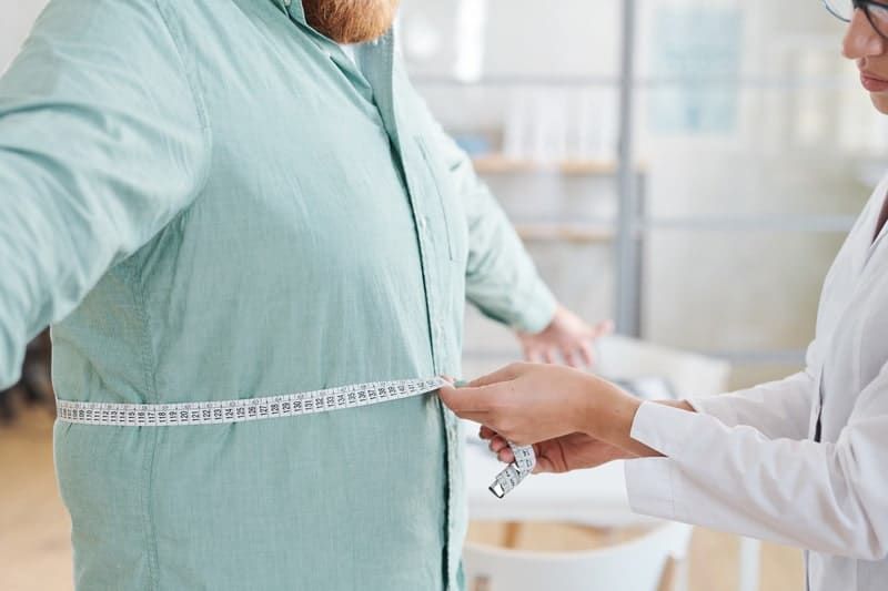 dia mundial da obesidade tirando medidas